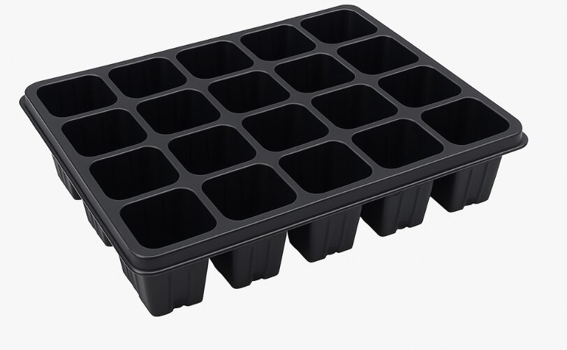 20個のセルが並んだ黒いプラスチック製の空のセルトレイ。各セルには底に水抜き用の穴があり、育苗に使用される。